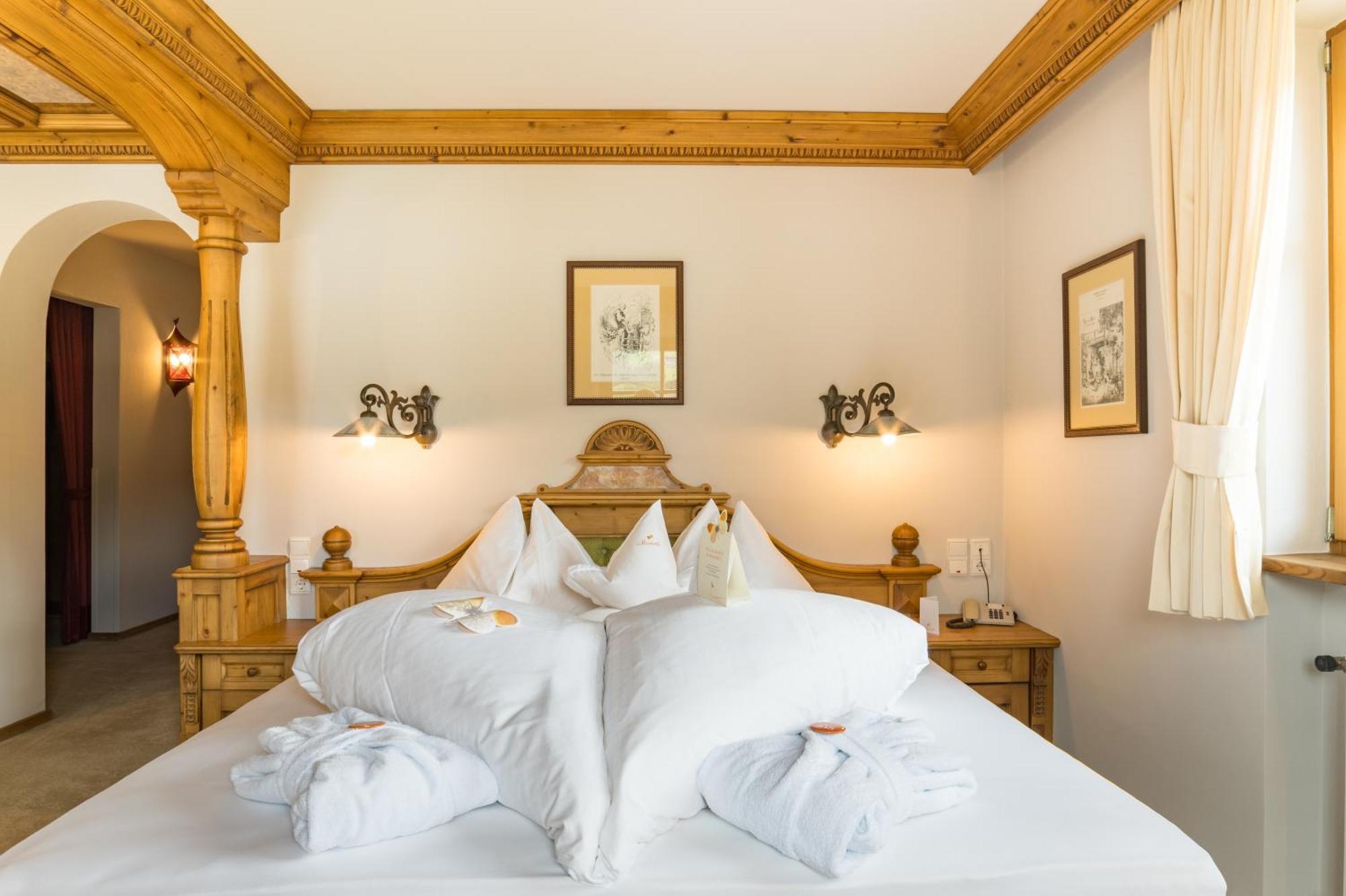 Mirabell Dolomites Hotel - Luxury Ayurveda & Spa Olang Экстерьер фото