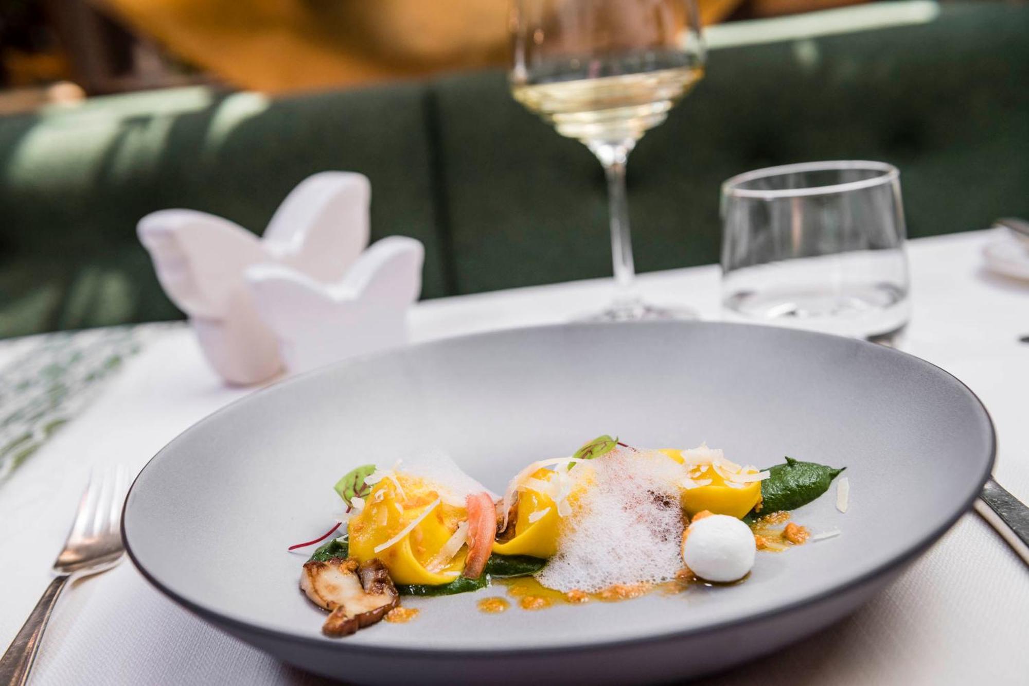 Mirabell Dolomites Hotel - Luxury Ayurveda & Spa Olang Экстерьер фото
