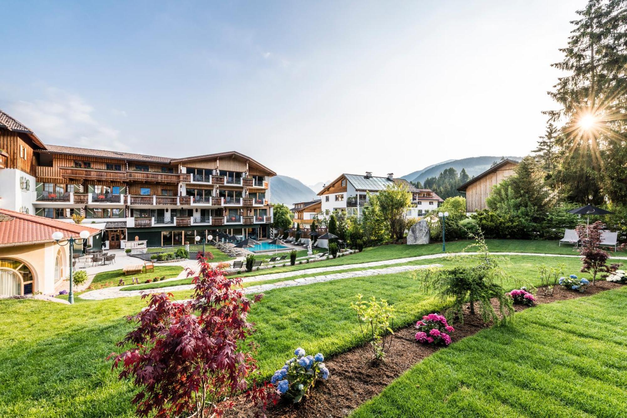Mirabell Dolomites Hotel - Luxury Ayurveda & Spa Olang Экстерьер фото