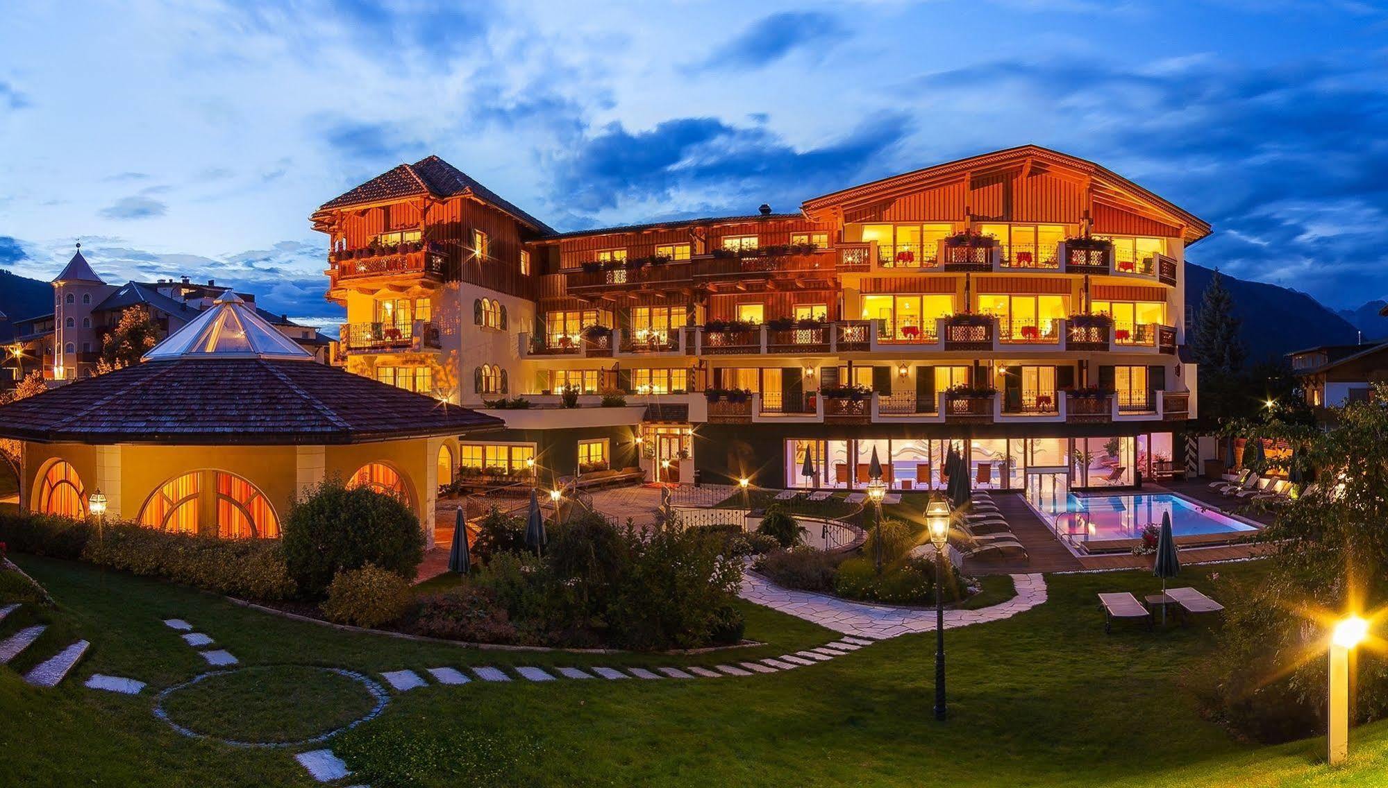 Mirabell Dolomites Hotel - Luxury Ayurveda & Spa Olang Экстерьер фото
